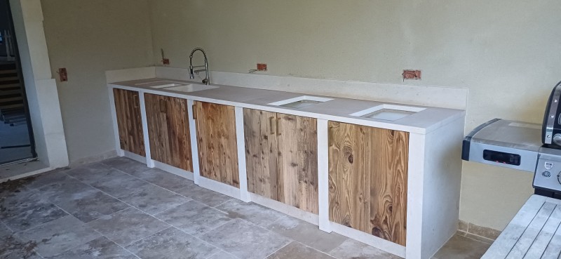 Plan de travail en pierre de Tavel